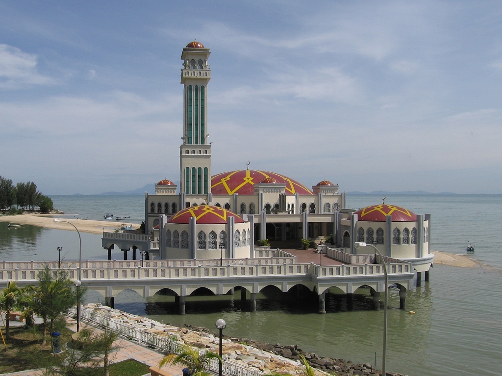 http://4.bp.blogspot.com/-jSZKYnc35QE/TfkQ7kQWmaI/AAAAAAAAE5M/cge8vC-wrhA/s1600/The-Floating-Mosque-in-Penang-Malaysia.jpg
