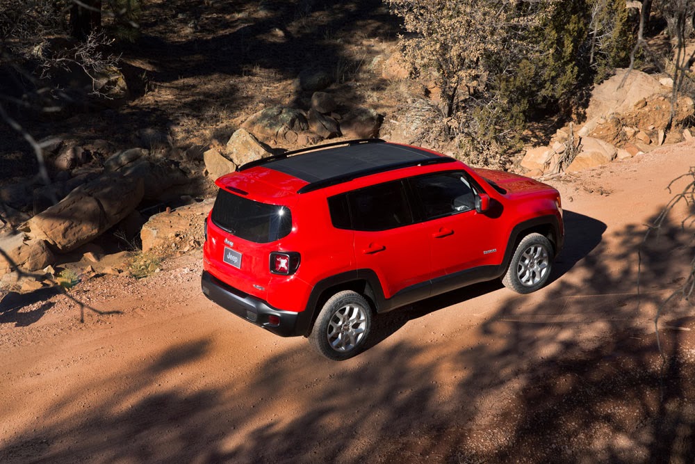 2015 Jeep Renegade driving on dirt road