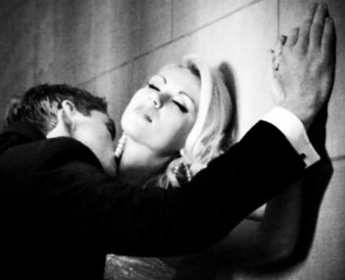 31 year old woman dating 23 year old man girl kissing guys neck porn
