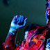 Adam Lambert não decepciona em "Never Close Our Eyes", seu novo clipe!