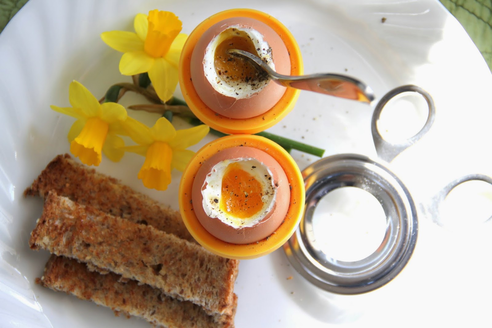 Mennonite Girls Can Cook: Six Minute Soft Boiled Eggs