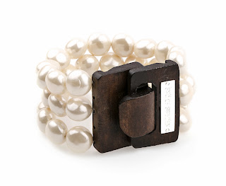  http://livediva.ro/bijuterii-accesorii/bratari/Bratara-perle-incuietoare-lemn-Jacqueline