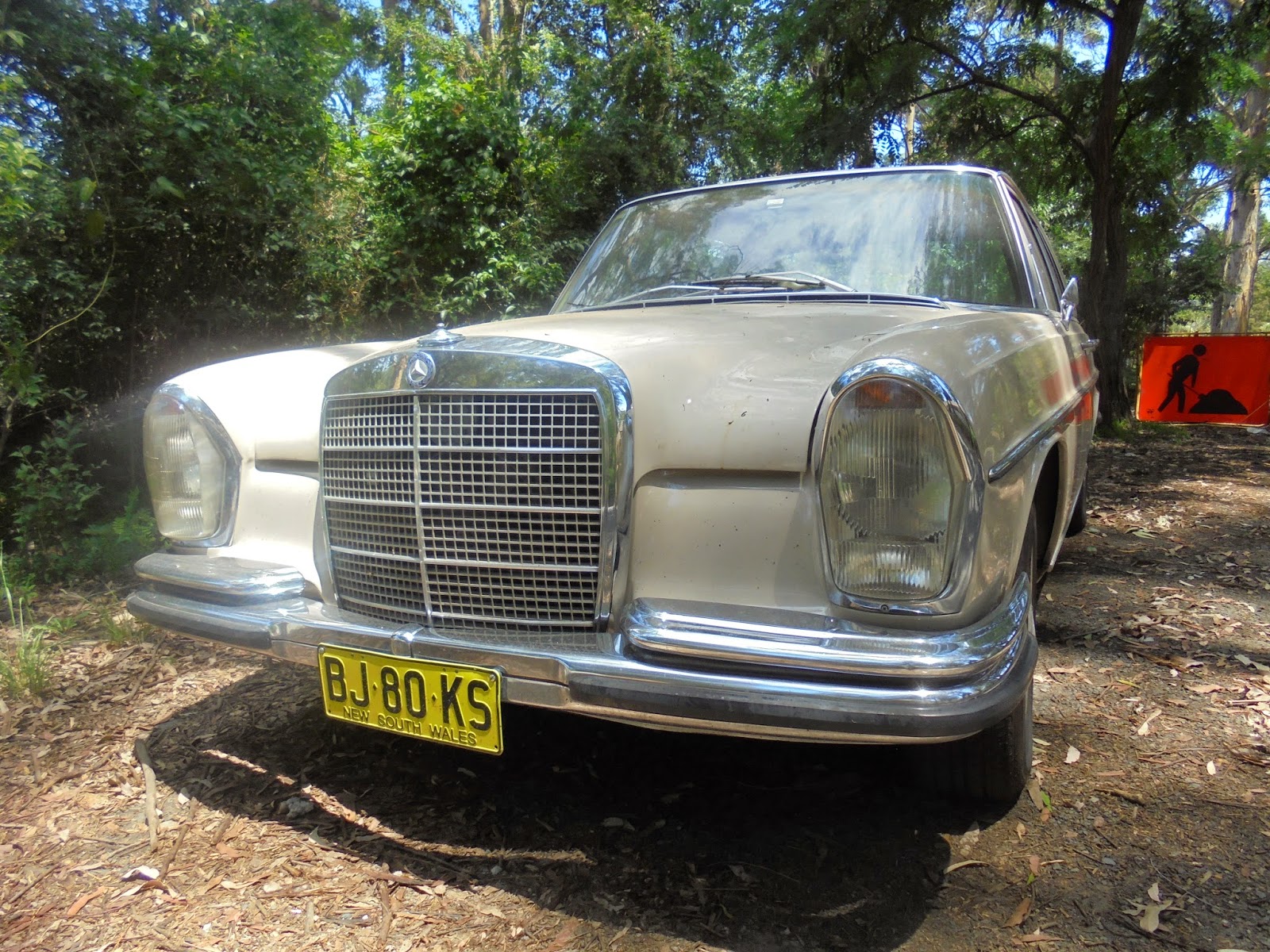 Aussie Old Parked Cars 1970 Mercedes Benz W108 280 S