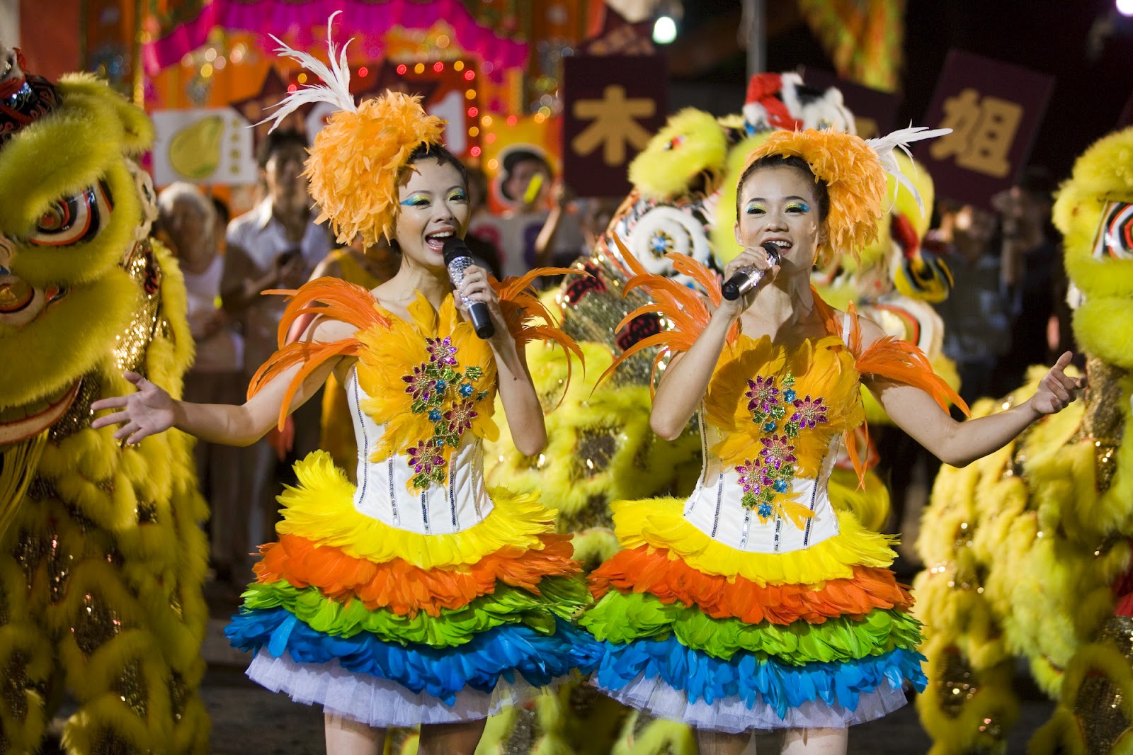 exploring english: Cultural and social values in Australia and Singapore
