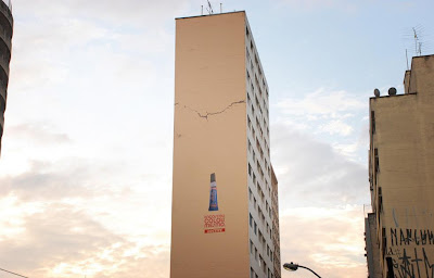 12 Clever and Creative Advertisements on Buildings (12) 5