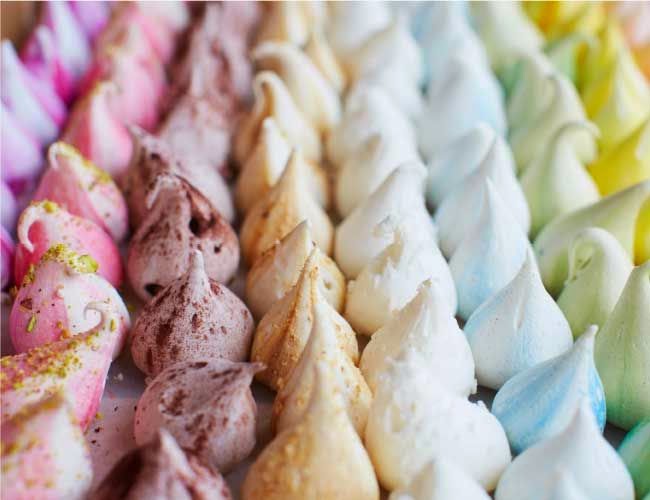 Meringue, zoet, zalig en oogverblindend schuim