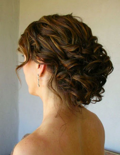 hay muchas opciones jugando con la altura con el estilo ms o menos informal rizado liso y podis combinarlos con flores peinas tiaras - Recogidos Informales Pelo Rizado hay muchas opciones jugando con la altura con el estilo ms o menos informal rizado liso y podis combinarlos con flores peinas tiaras - Recogidos Informales Pelo Rizado