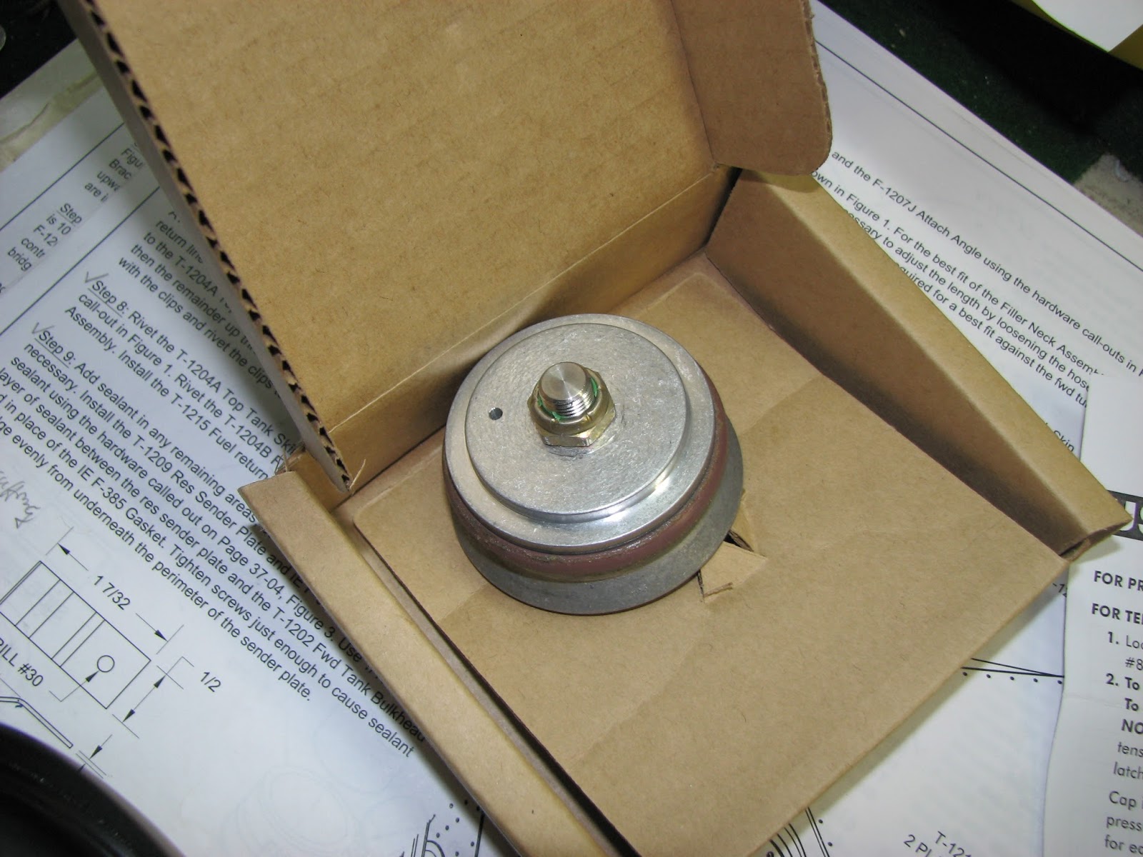 Torsten's RV12 More Vinyl and a Fuel Cap