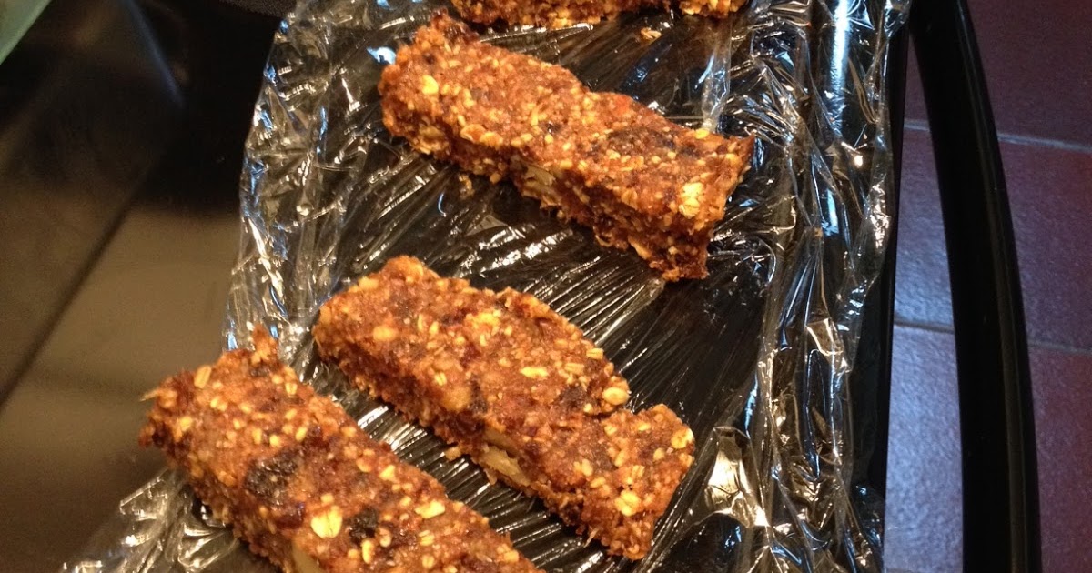 python.ampersand.pearls Homemade Walnut Date Oatmeal Raisin Energy Bars