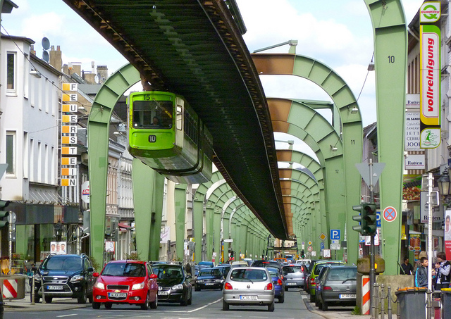 Alemanha tem TRAM 'aéreo' com mais de 100 anos