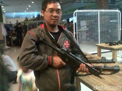 Foto Bahrun Naim, Otak Pengeboman Sarina Foto Bahrun Naim, Otak Pengeboman Sarina