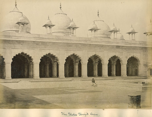 The+Motee+%2528Moti+-+Pearl%2529+Masjid%252C+Agra%252C+Photographed+by+G.+W.+Lawrie+-+Circa+1880%2527s