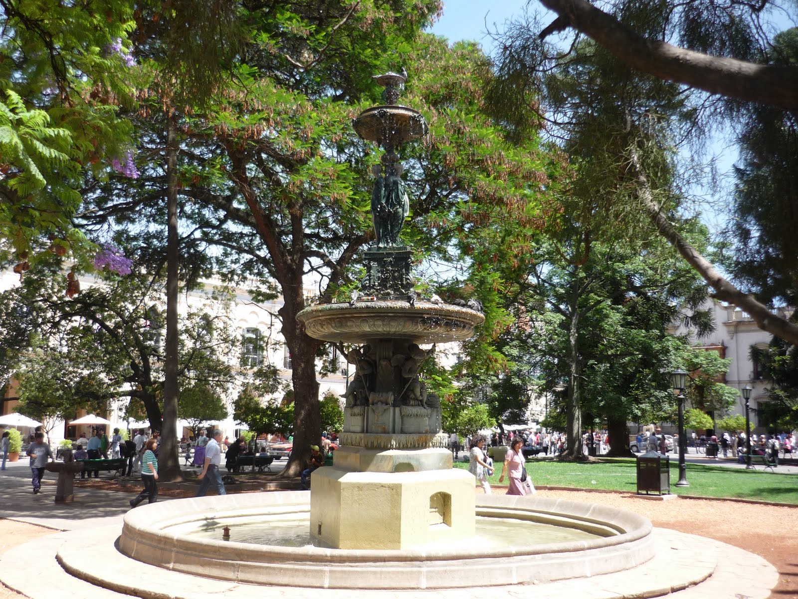 Fuente%2Bplaza%2B9%2Bde%2BJulio%2B40.JPG
