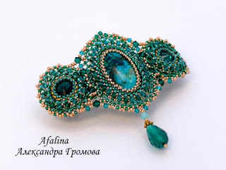 Лилия и ромашки из бисера Лилия и ромашки из бисера