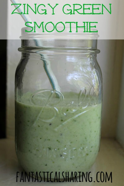 Zingy Green Smoothie - apples, kiwi, and cucumber, oh my! Refreshing and delicious | www.fantasticalsharing.com/