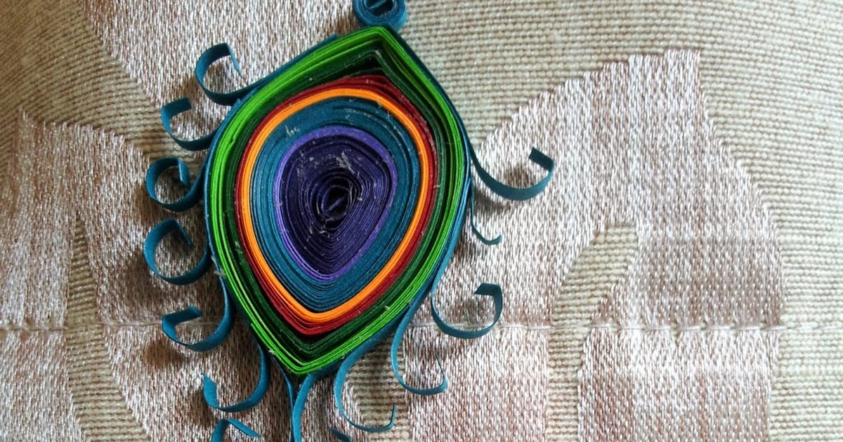 Paper magic Quilled earrings peacock feather pattern