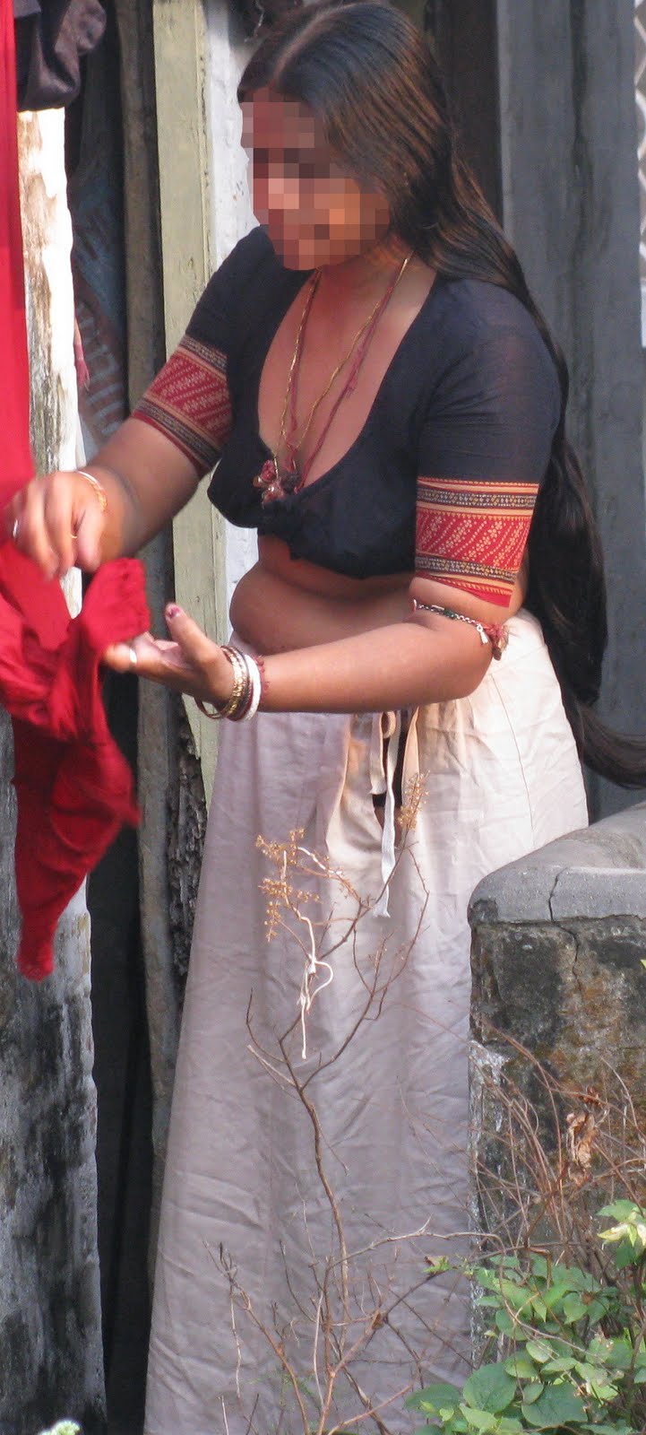 Kamwali-Bai Only Indian Kamwali Bai Hot Sexy Maid Server Real Life Downblouse