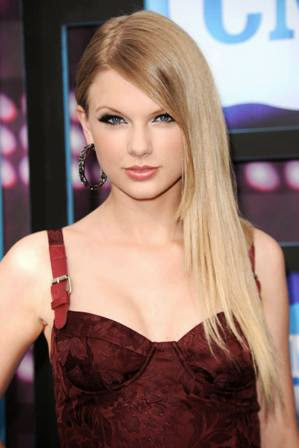 foto taylor swift di acara CMT Music Awards 2010 foto taylor swift di acara CMT Music Awards 2010