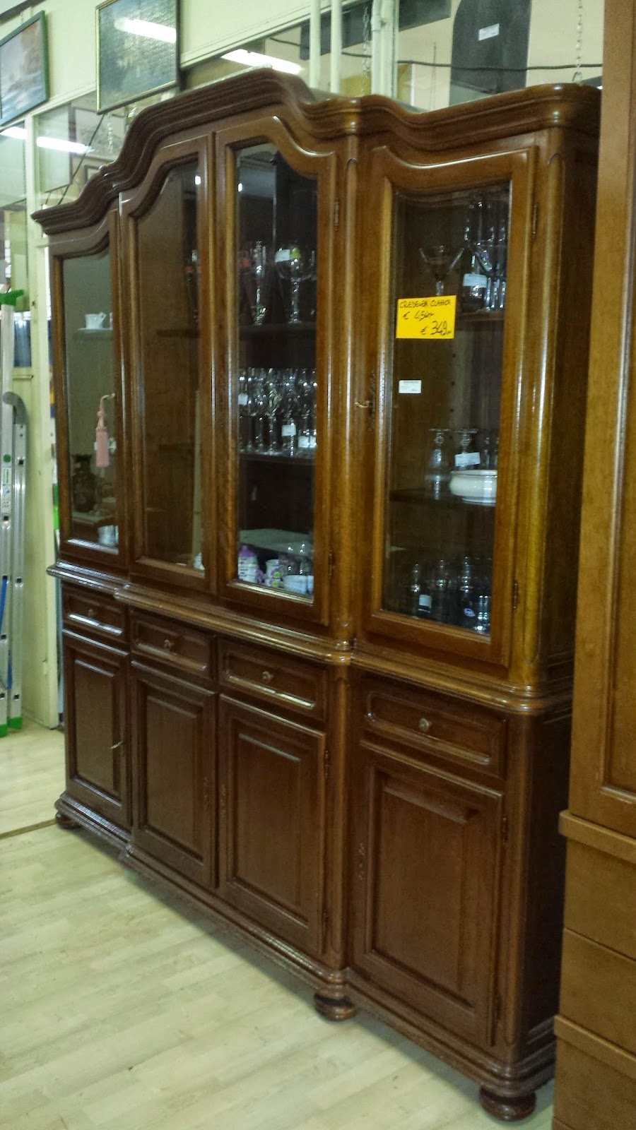 La piazza degli affari: mobili d'arte povera, classica, vintage ...