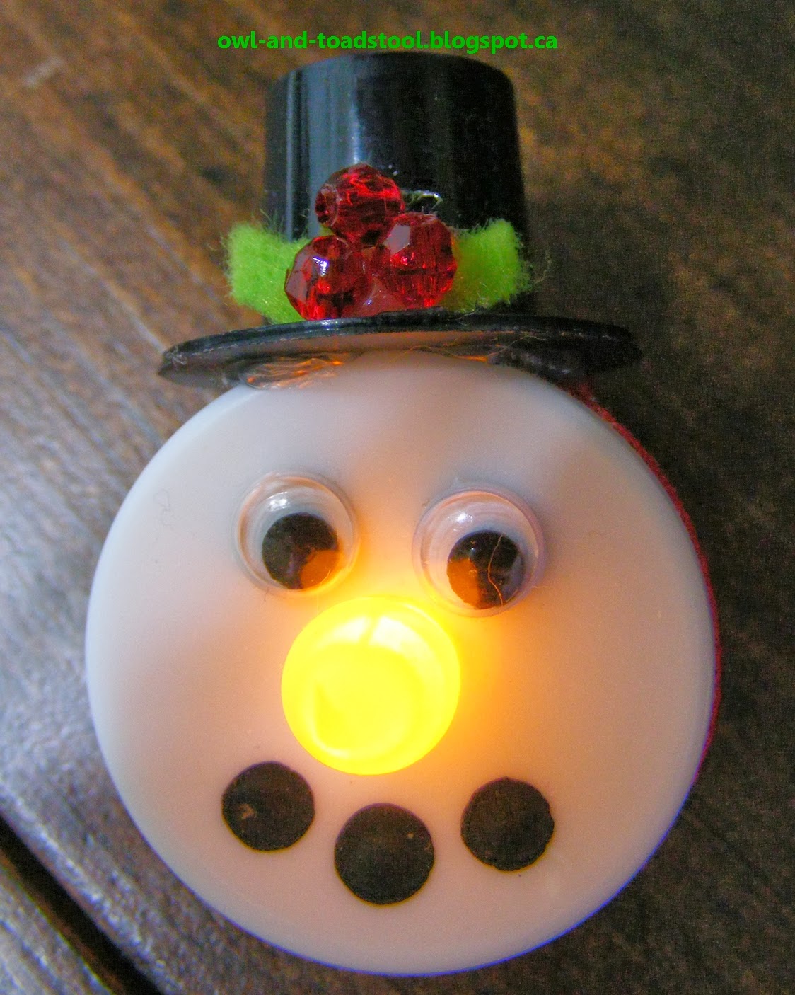 Owl & Toadstool: Christmas Crafts and Cards for Seniors