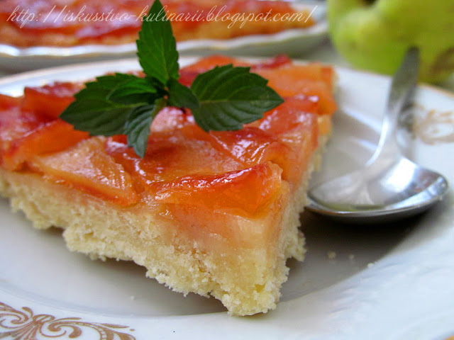 Перевернутый тарт с айвой