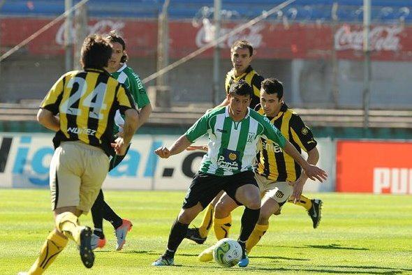 Racing Club of Montevideo home kit for 2012-13.  Camisas de futebol,  Uniformes futebol, Kits de futebol