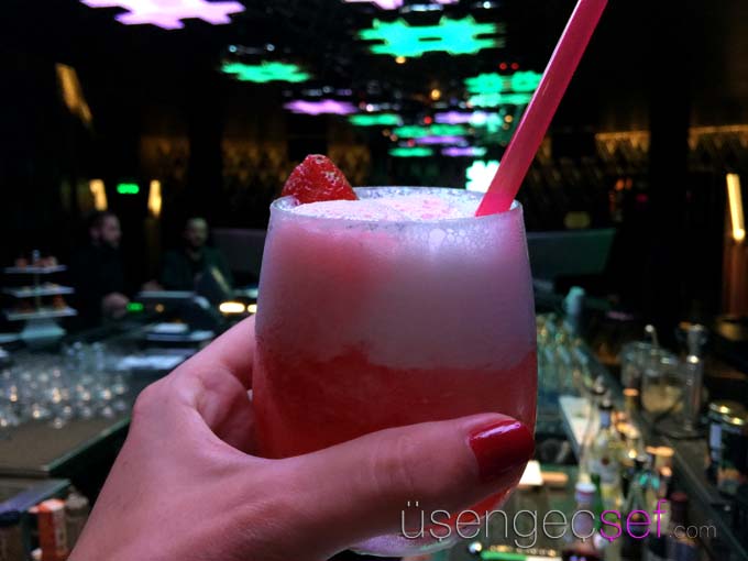 w-istanbul-hotel-w-lounge-bar-kokteyl