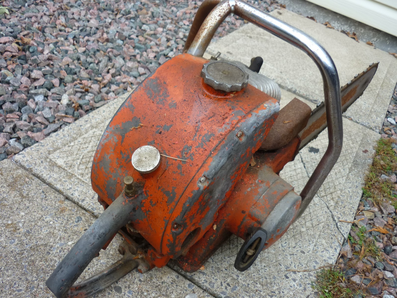 VINTAGE CHAINSAW COLLECTION LOMBARD D64.