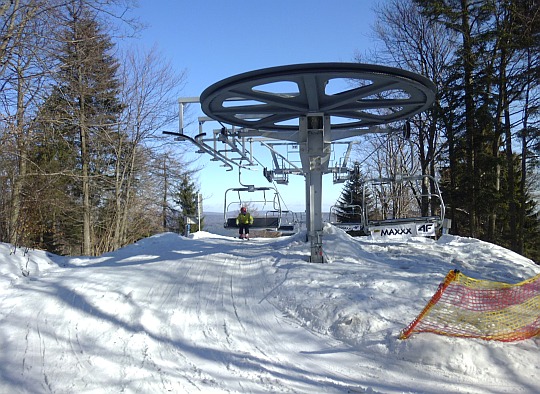Magura Małastowska SKI. Górna stacja wyciągu krzesełkowego (790 m n.p.m.).