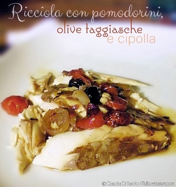 ricciola con pomodorini, olive e cipolla