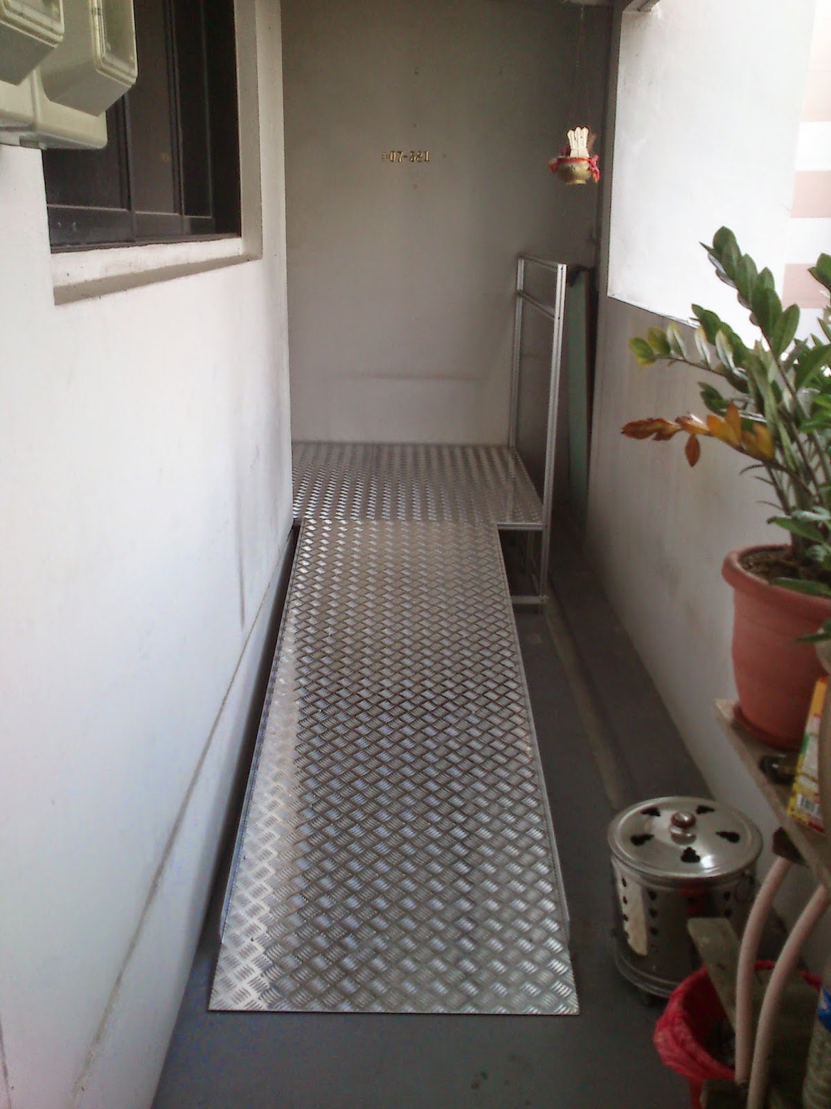 WHEELCHAIR RAMPS AND WHEELCHAIR PLATFORM LIFTER Delcon Technology (S