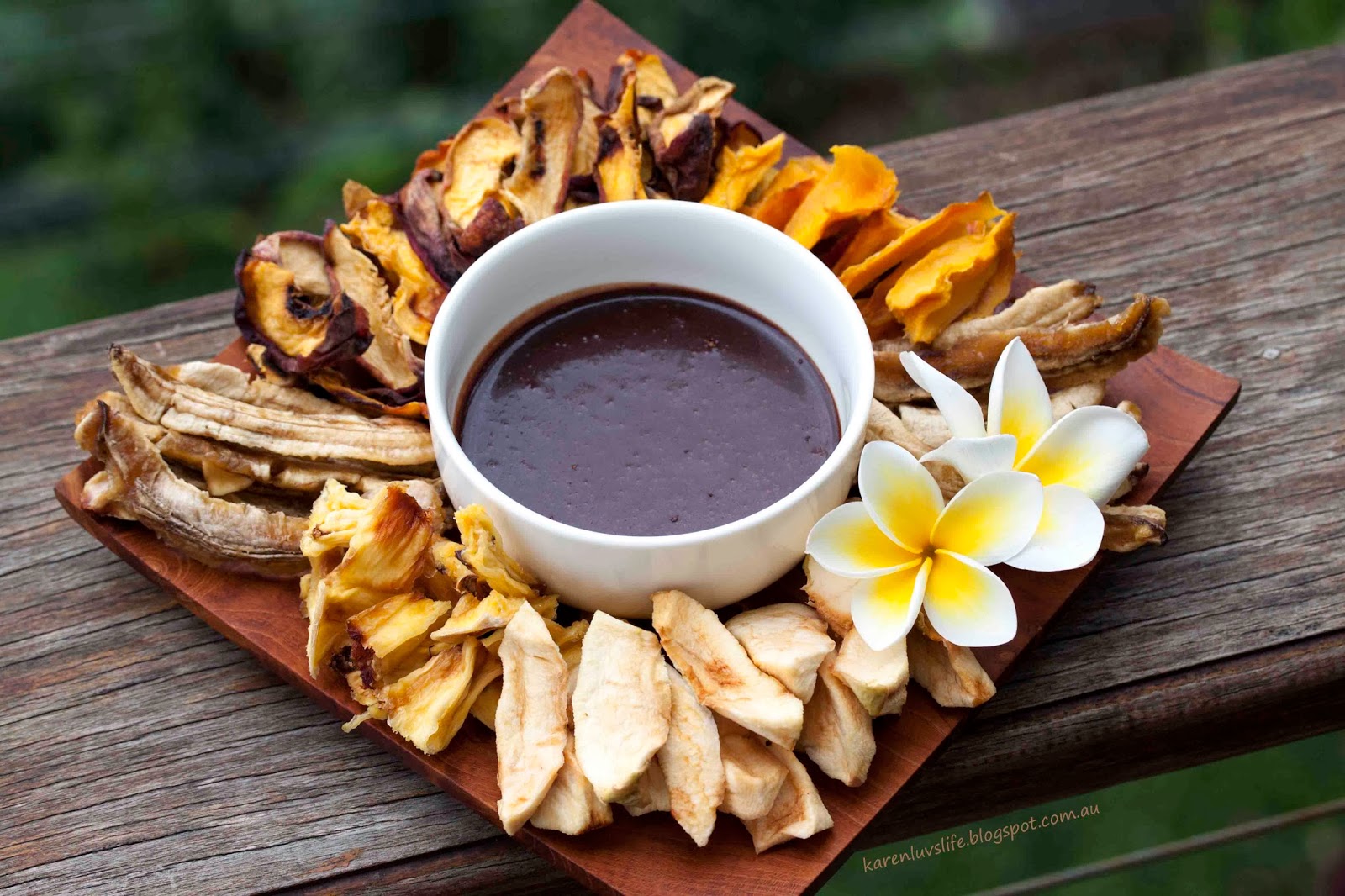 Dried fruit salad with raw chocolate dipping sauce KARENLUVSLIFE