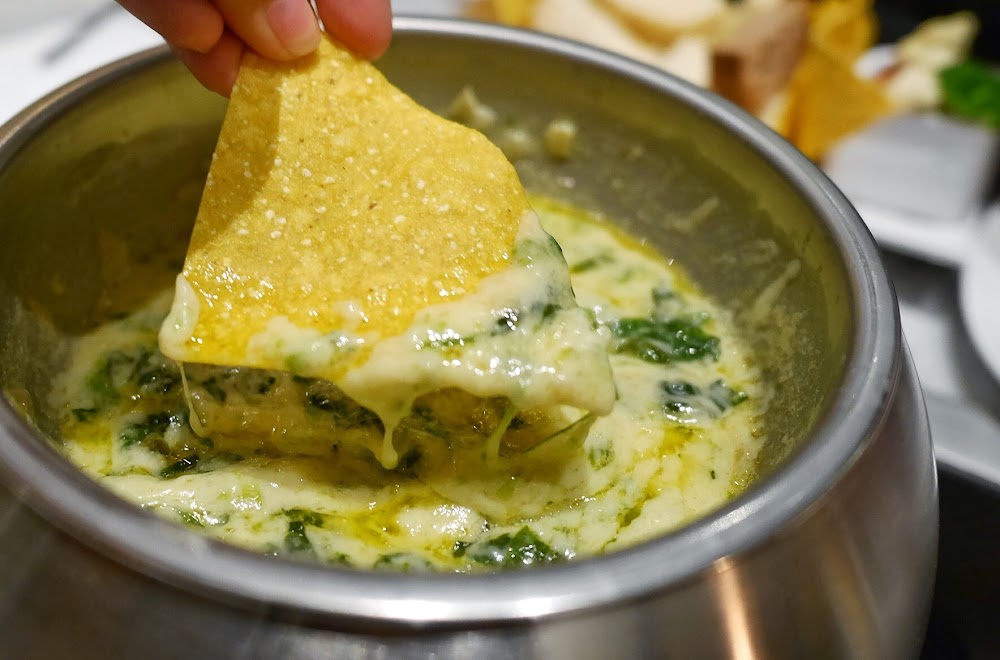 The Melting Pot Jakarta Definelety A Yes For Cheese Fondue