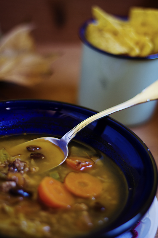 Zuppa di carne e fagioli neri ## Sopa de carne y frijoles negros