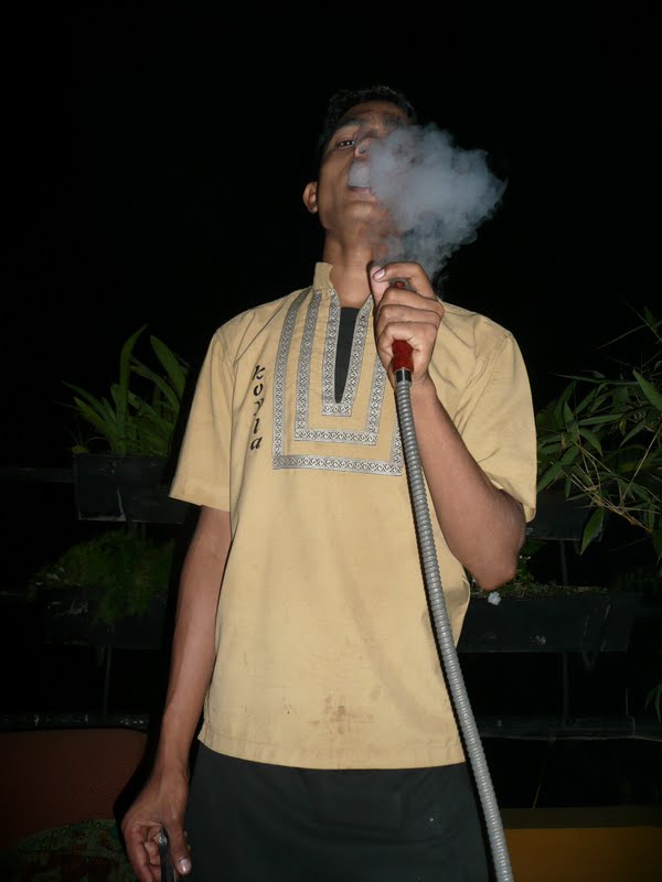 Dumb Tourist in India Hookah in Bombay