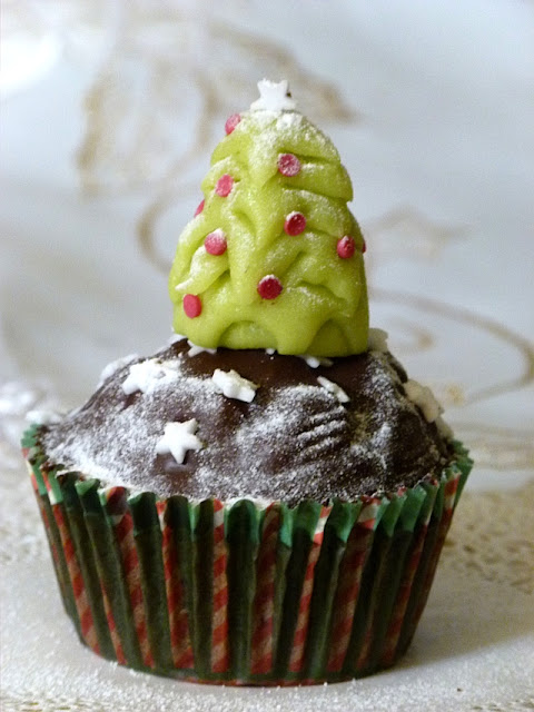 weihnachtsbaum cupcake topper aus marzipan oder fondant weihnachtsbaum cupcake topper aus marzipan oder fondant
