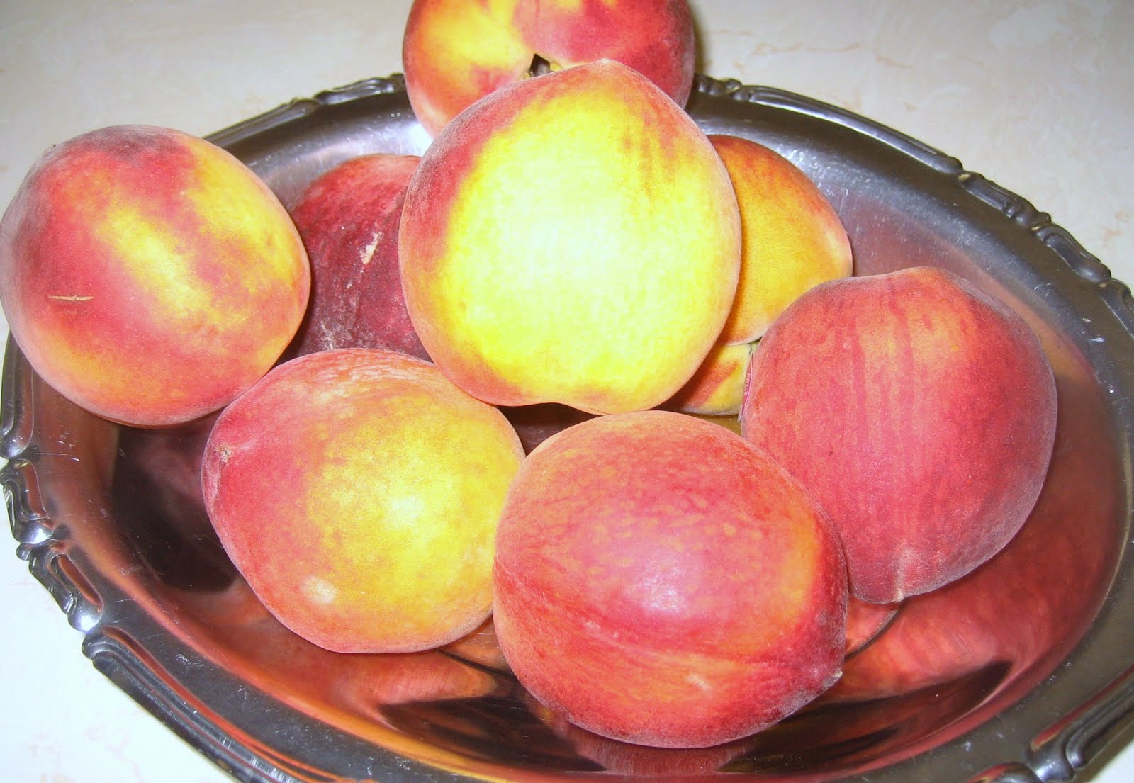 LA CASA E IL GIARDINO FIRST PEACHES OF SUMMER Le Prime Pesche d'Estate