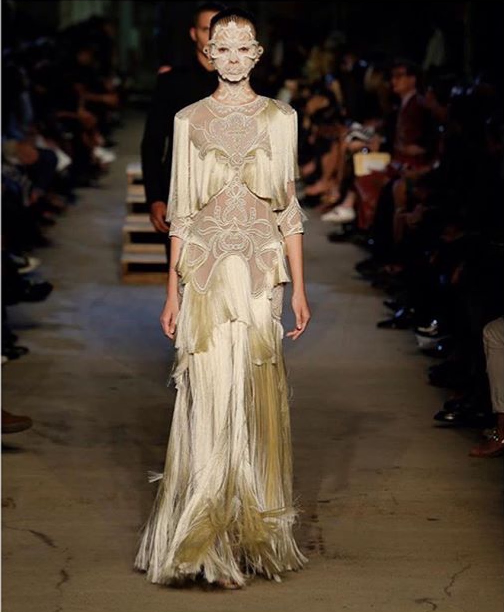 Welcome To Kyky S Blog Looks From The Givenchy Spring Summer 2016 These Are Dresses Designed By Riccardo Tisci Haute Couture Essentials For The Givenchy Spring Summer 2016 Show More Pictures After Cut