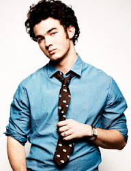 PERSONAJES: Kevin Jonas