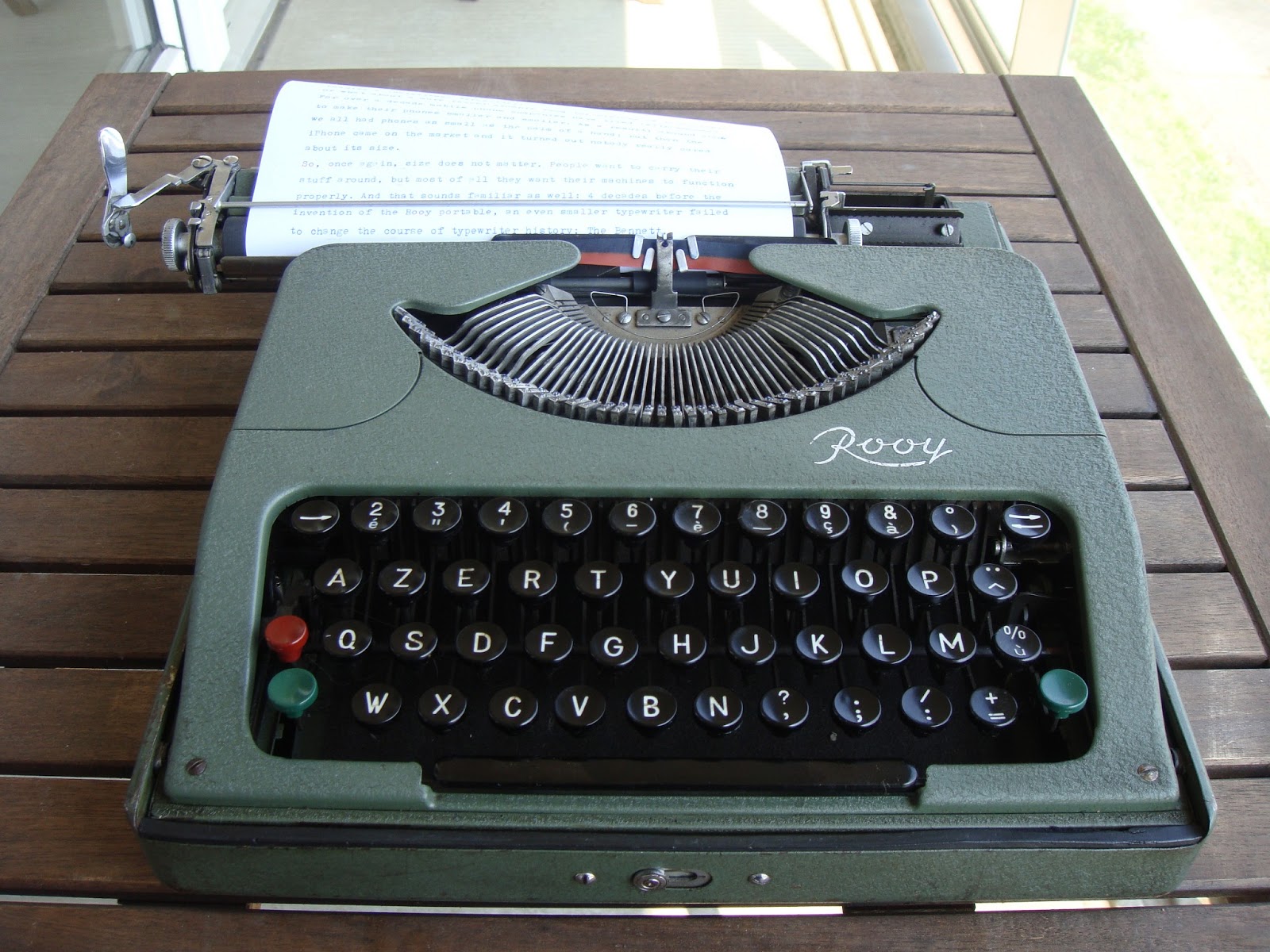 FRANK´S TYPEWRITERS Rooy Portable typewriter
