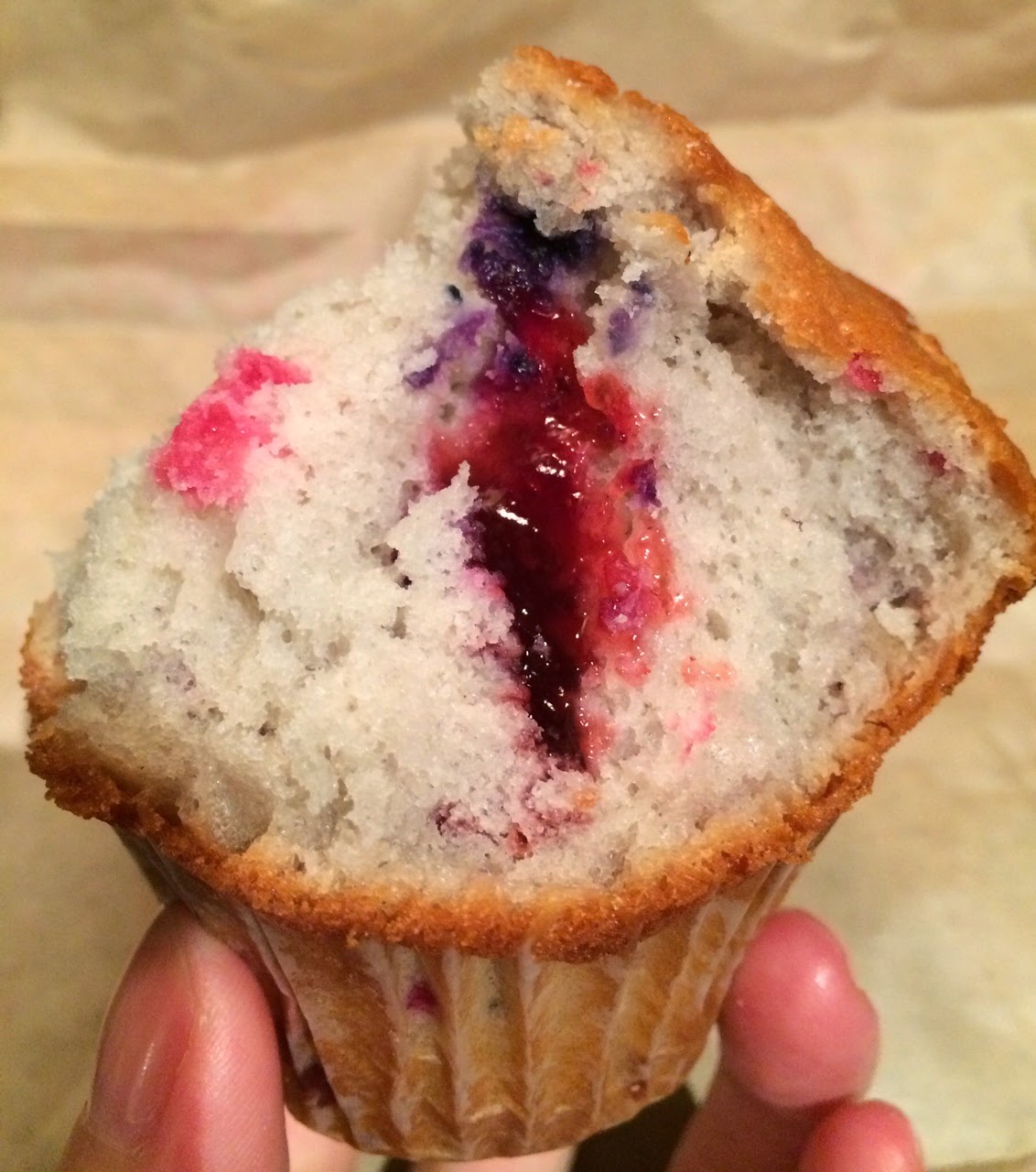 Fruit Explosion Muffin From Tim Hortons / ティム・ホートンズのフルーツ エクスプロージョン マフィン