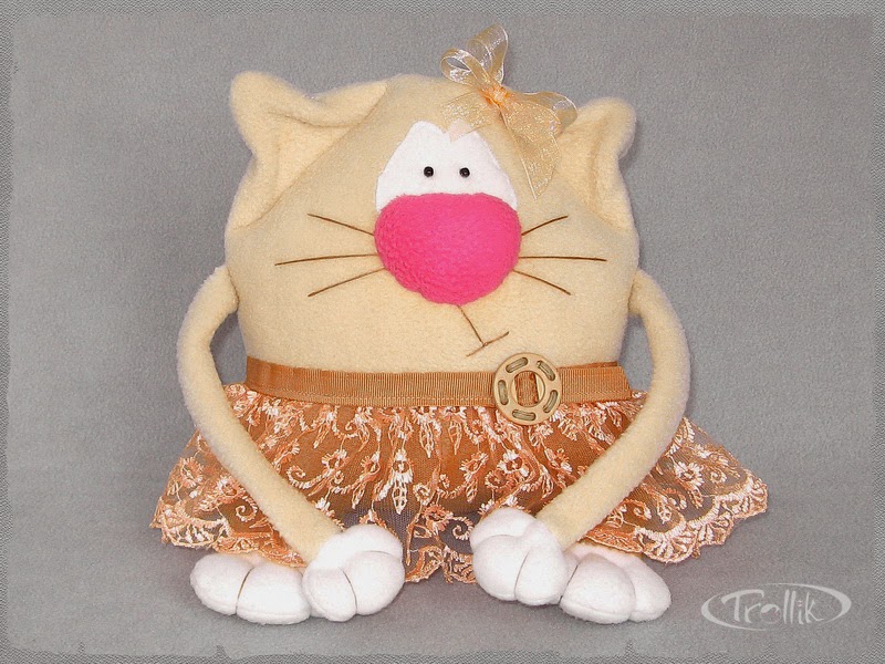Кошка из флиса Мягкая игрушка подушка из флиса кошка