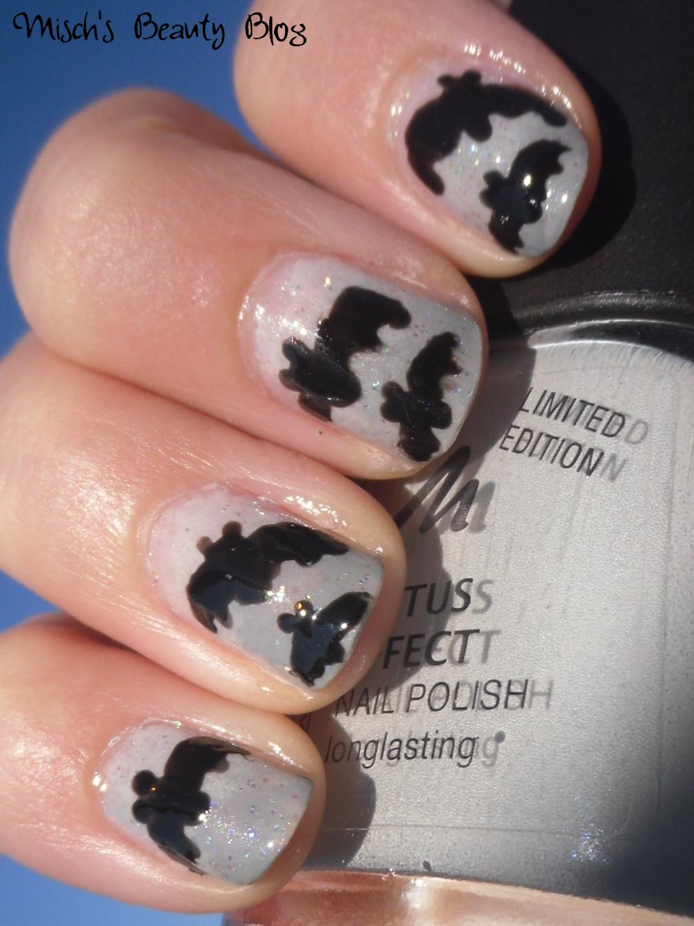 Today I want to show you another Halloween Nail Art design, and this time