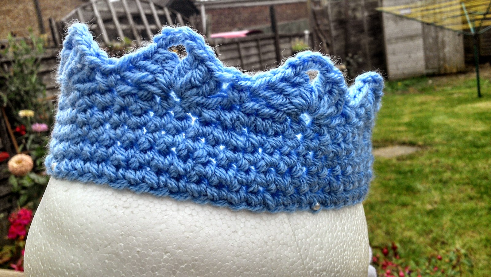 Bits & Bobbles : Free Crochet Elsa From Frozen Crown & Hair Pattern!