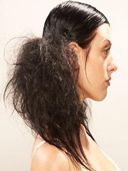 las Causas Comunes de un cuero cabelludo seco con cabello graso