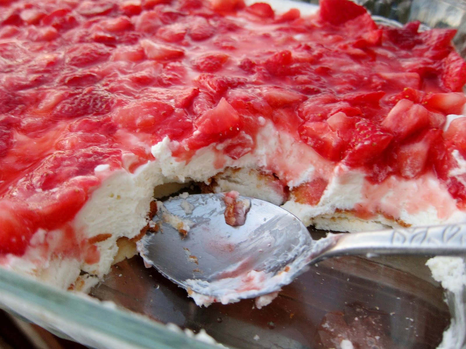 strawberry angel food cake dessert cool whip