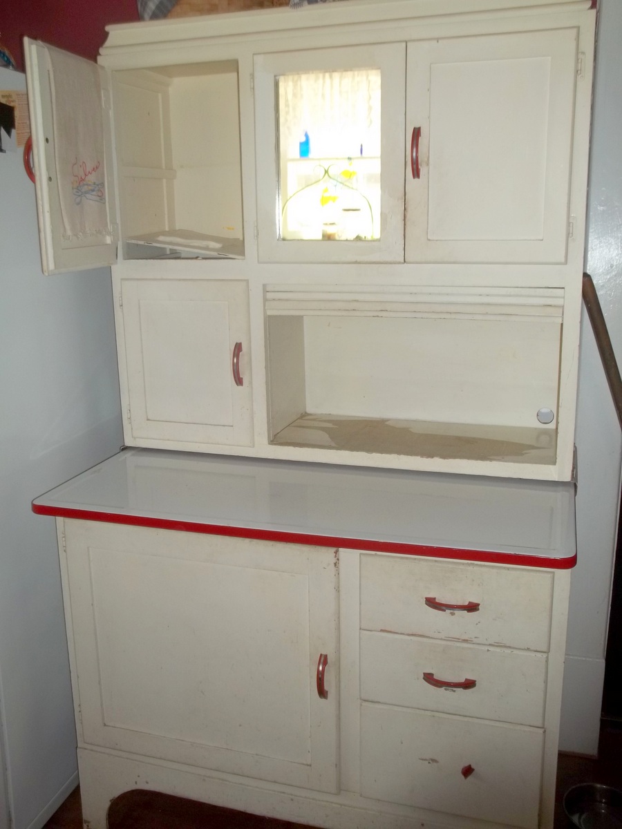 PICKIN and PAINTIN........... REMOVING OLD CONTACT PAPER