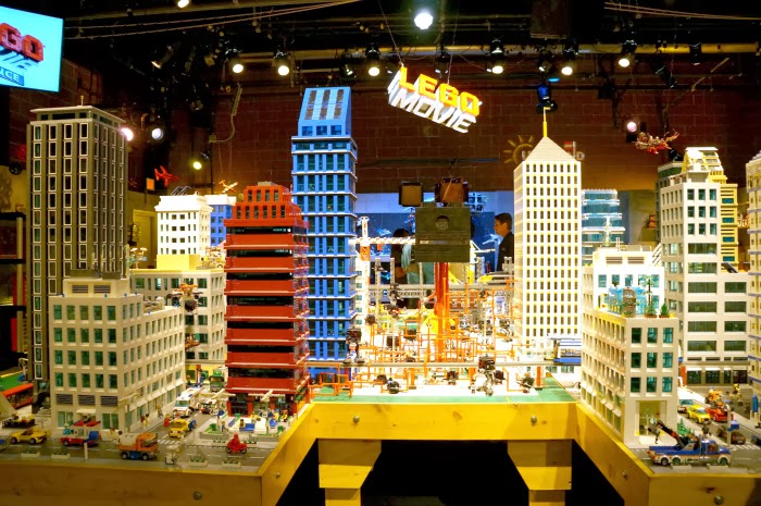 http://4.bp.blogspot.com/-k2qoZiFXFqk/UwWe_dujbEI/AAAAAAAAPRk/Cv6HRh-7L3c/s1600/the-lego-movie-experience-set.jpg