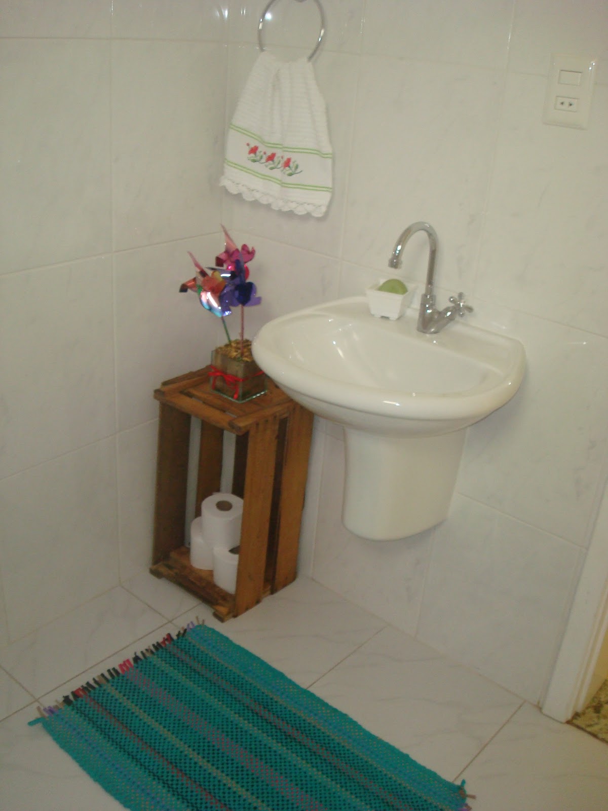 Casinha de Passarinho A nossa casinha ! Caixote de feira virou armário e Catavento flores Loja De Artesanato Zona Sul ~ Casinha de Passarinho A nossa casinha ! Caixote de feira virou armário e Catavento flores