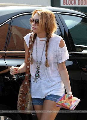 Miley Cyrus Gorgeous Miley Cyrus With Her Car
